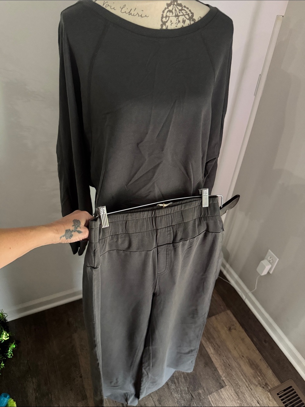 LaBiz super soft and comfy top/pant set. Size M. NWT